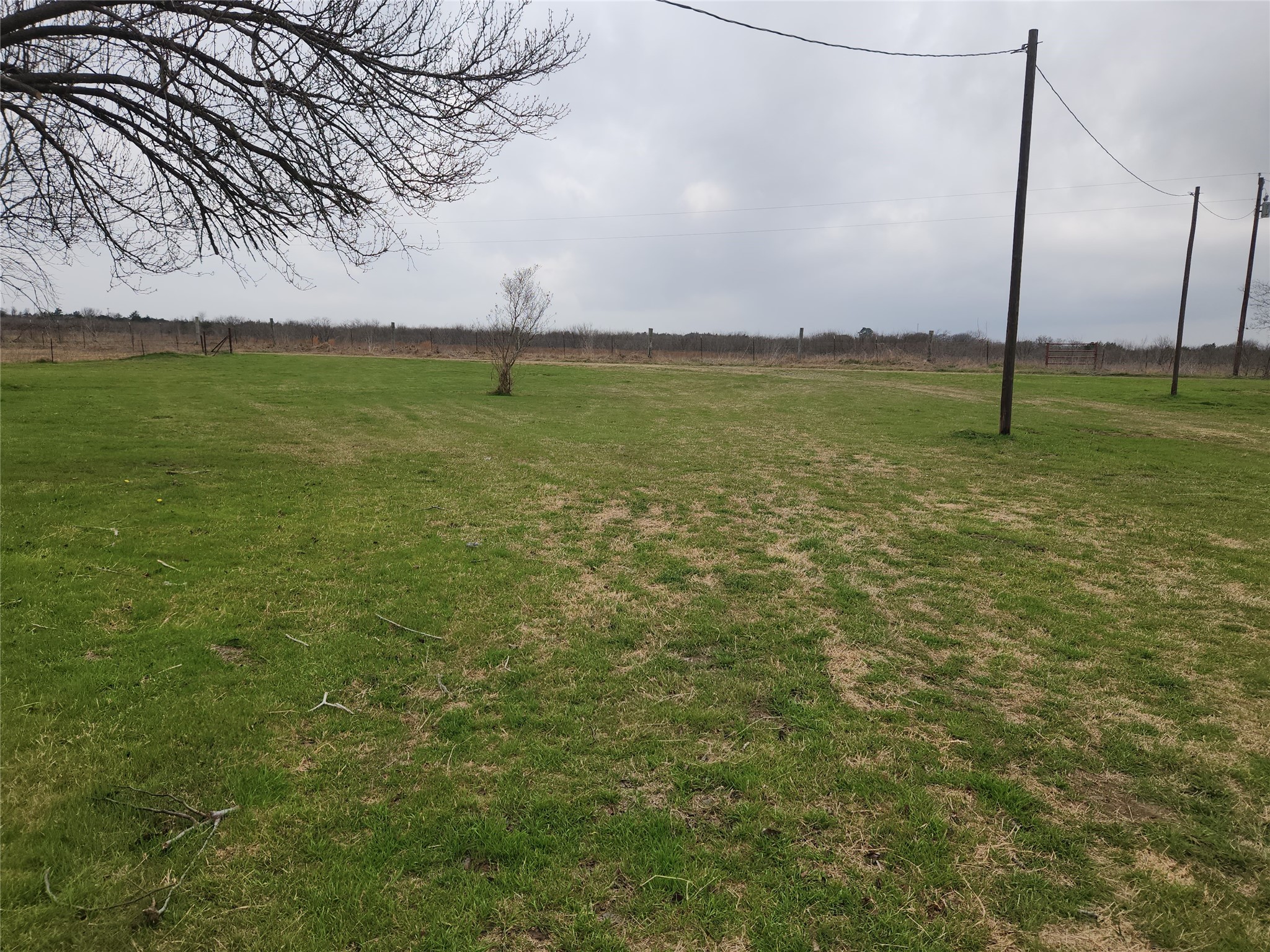 7662 NW County Road 1300 Barry TX 75102