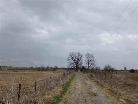 7662 NW County Road 1300 Barry TX 75102