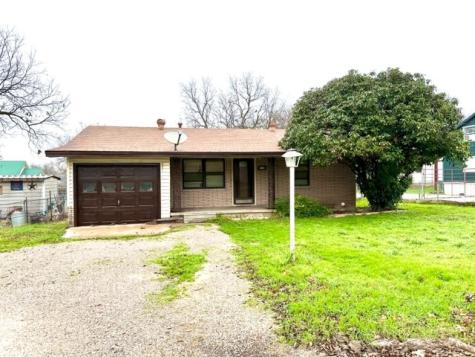 805 E Avenue E Valley Mills TX 76689