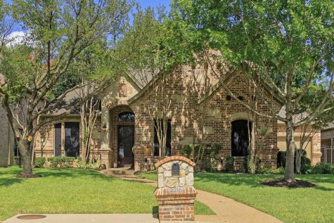 2216 Farrington Lane Hurst TX 76054