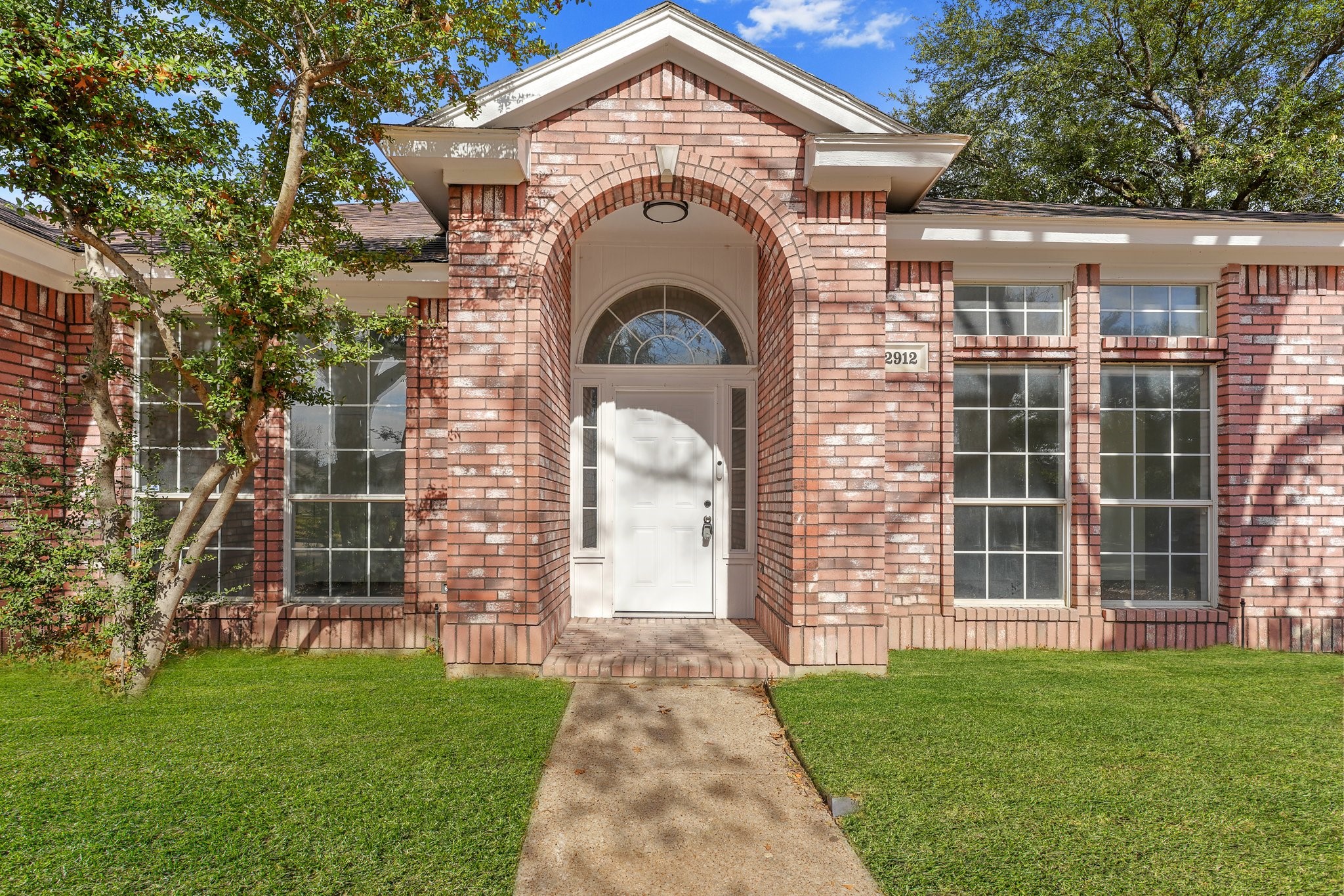 2912 Olympia Drive Grand Prairie TX 75052