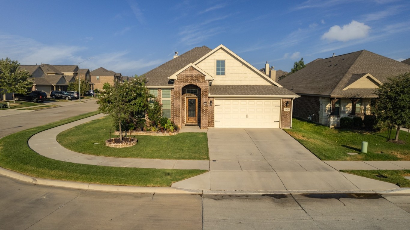 1929 Arroyo Verde Trail Fort Worth TX 76131