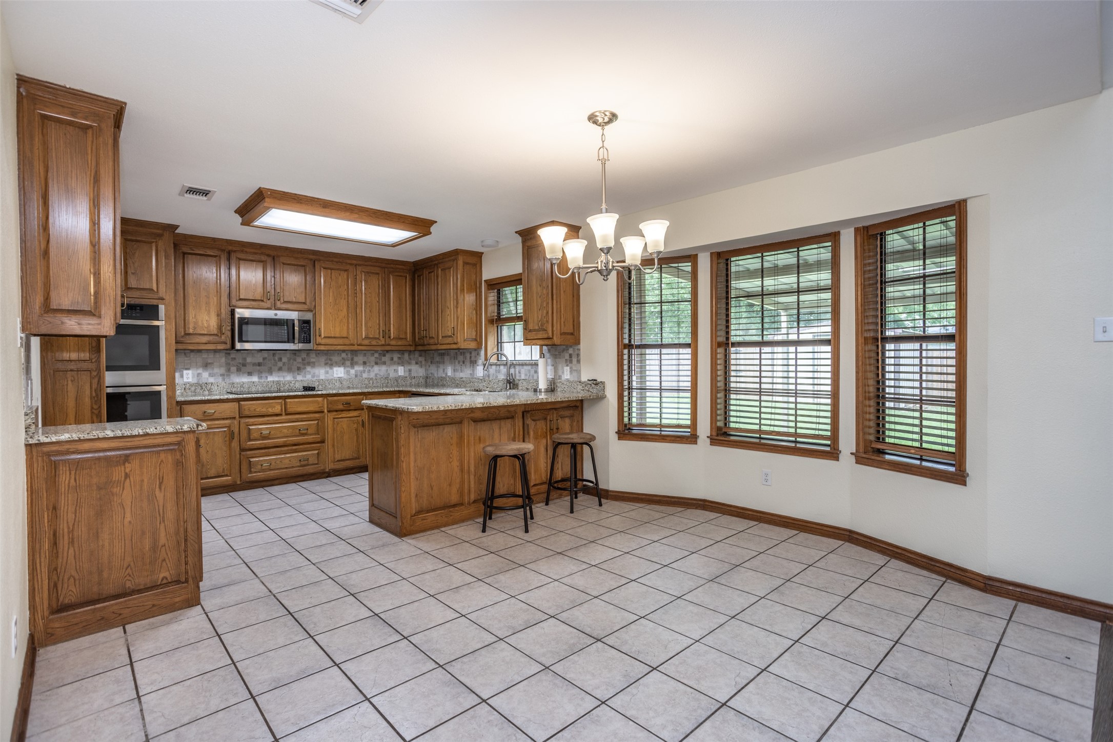 292 Old Spanish Trail Valley View TX 76272