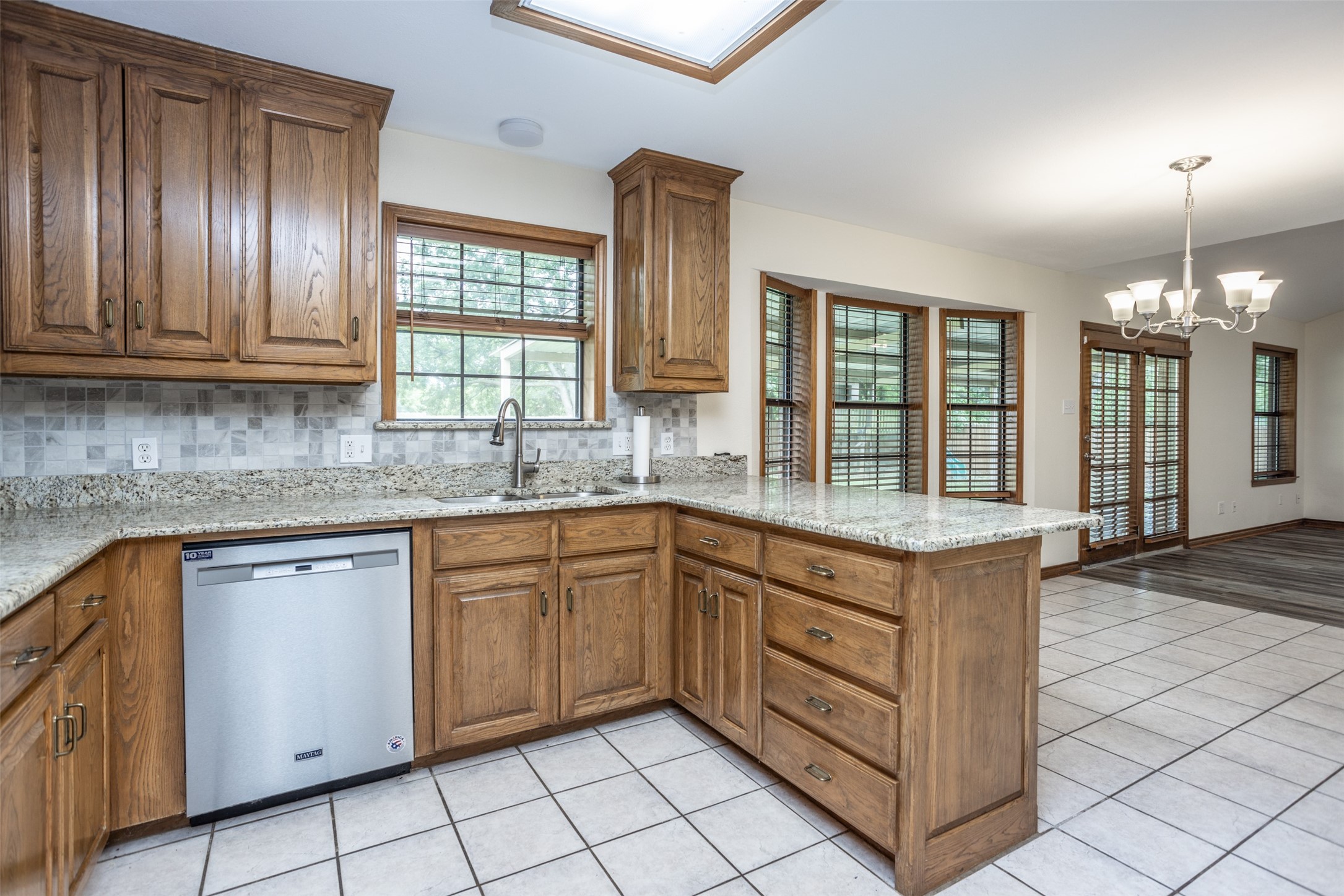 292 Old Spanish Trail Valley View TX 76272
