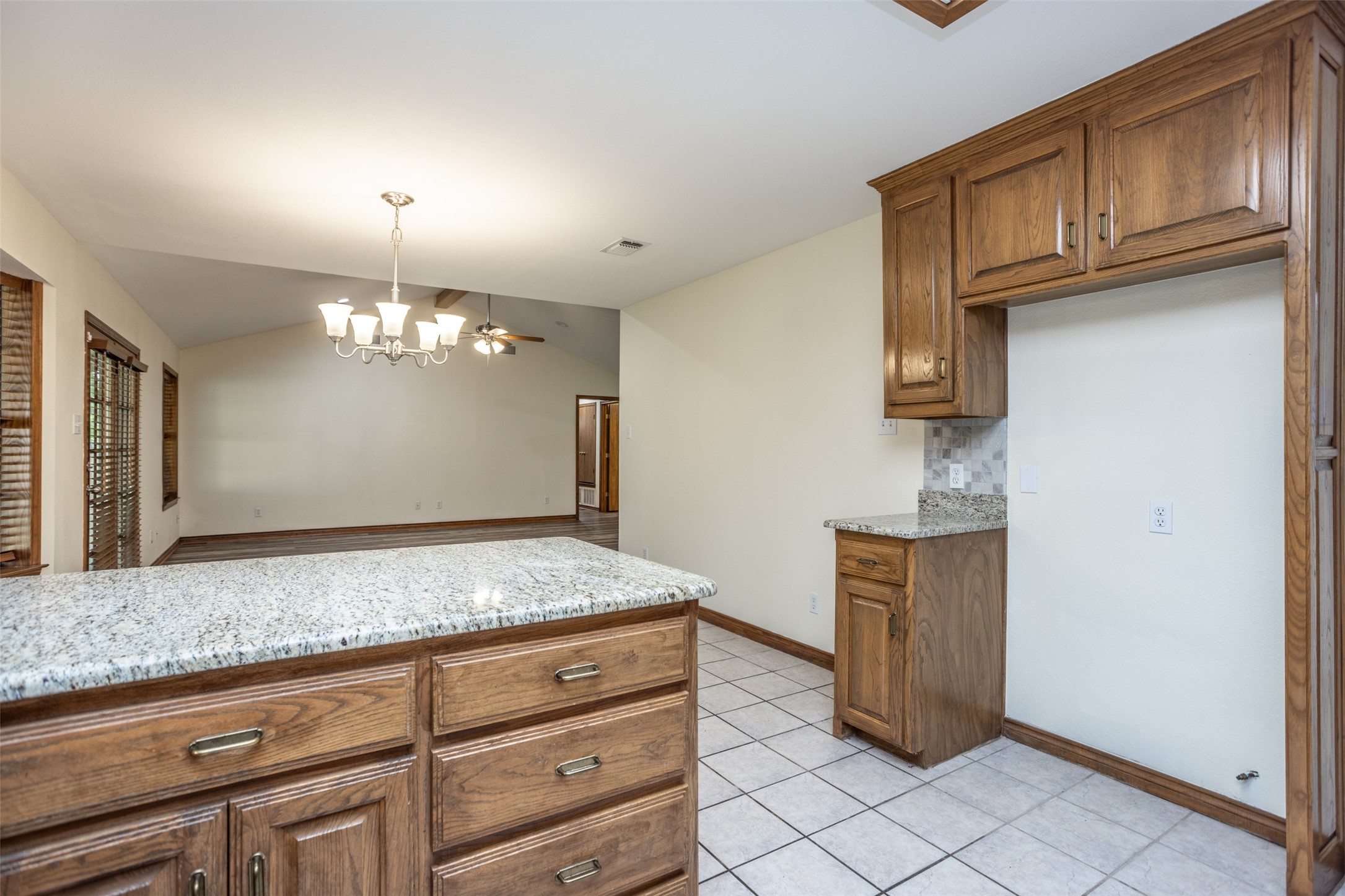 292 Old Spanish Trail Valley View TX 76272