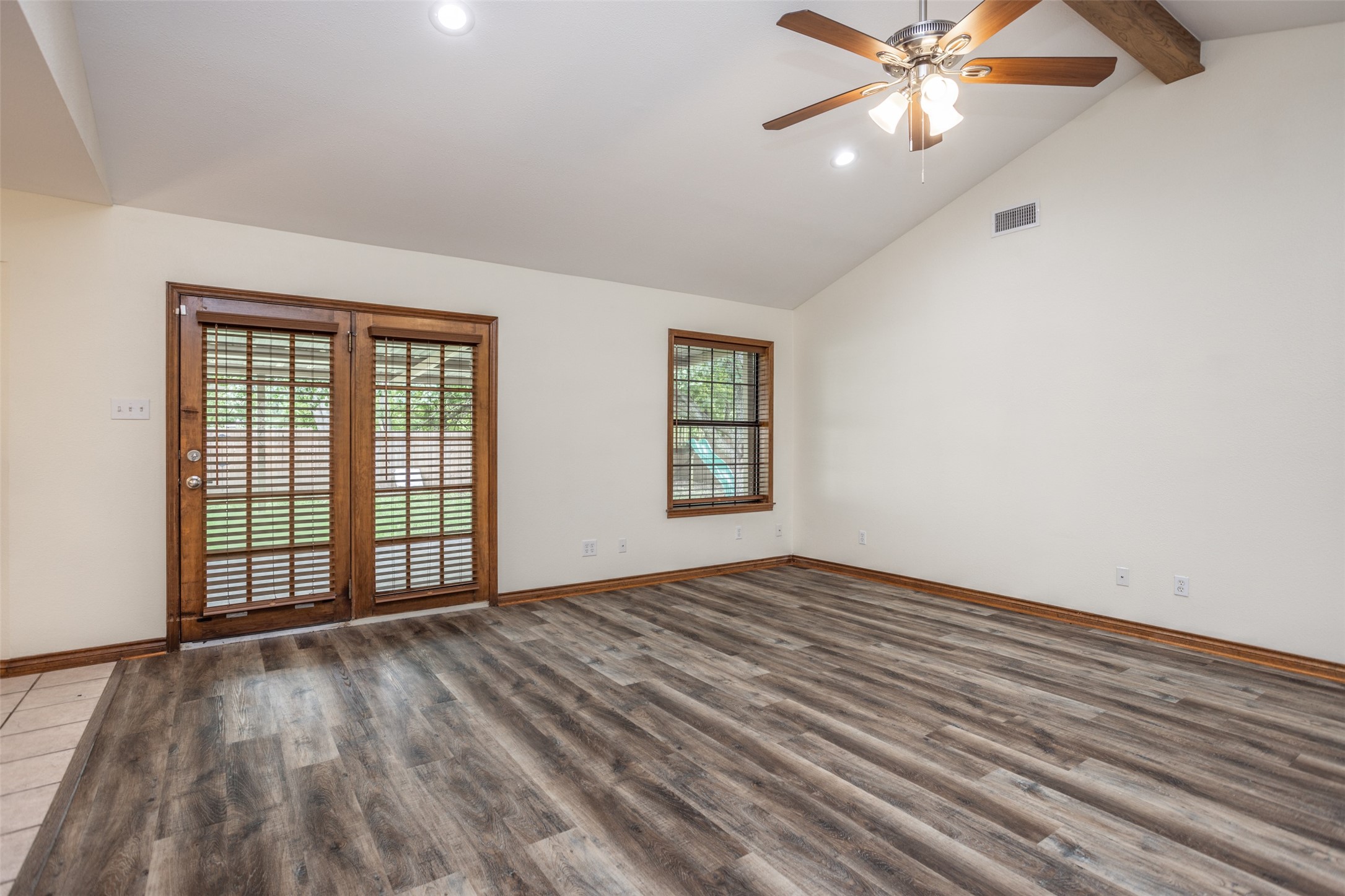 292 Old Spanish Trail Valley View TX 76272