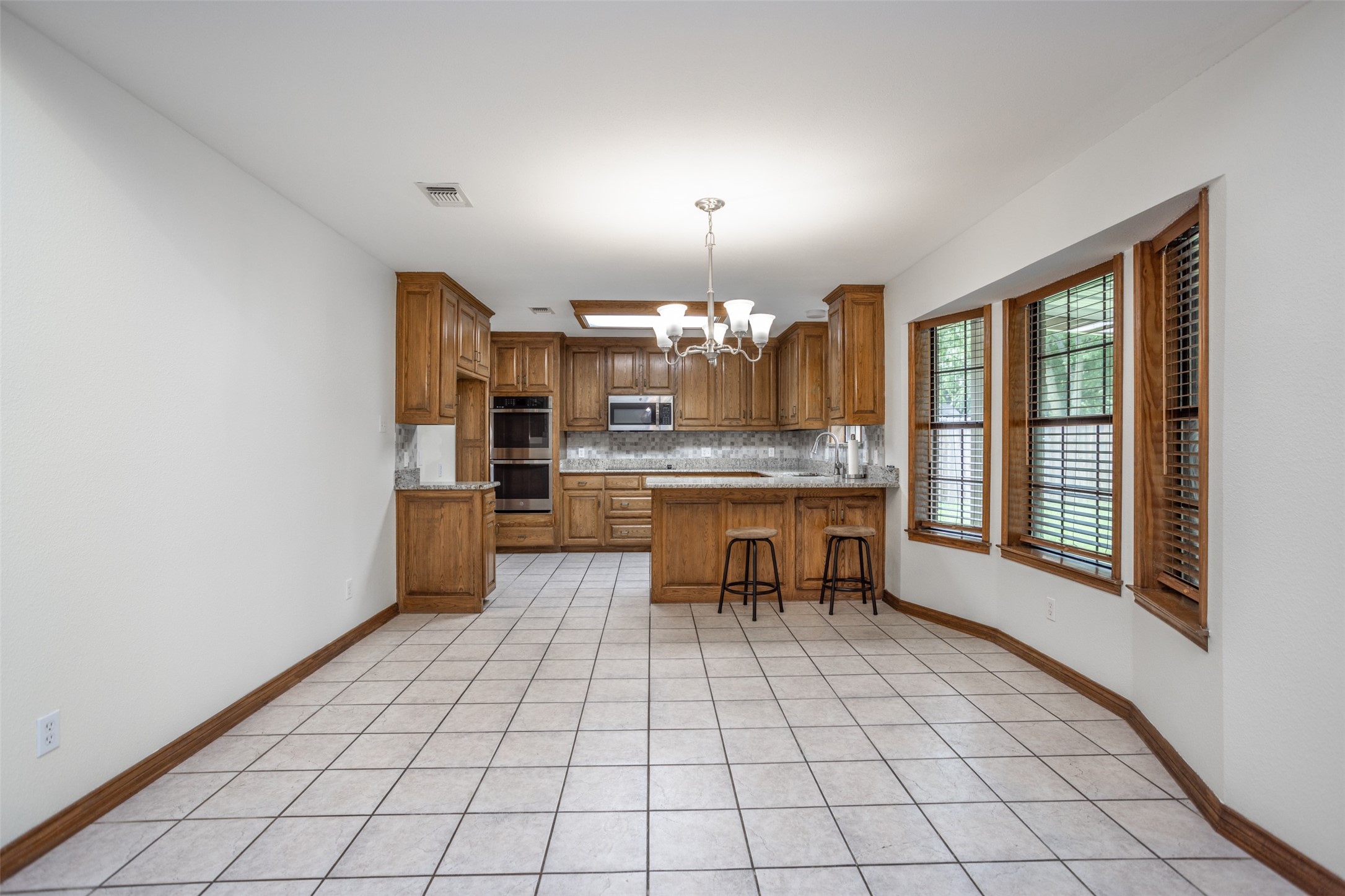 292 Old Spanish Trail Valley View TX 76272