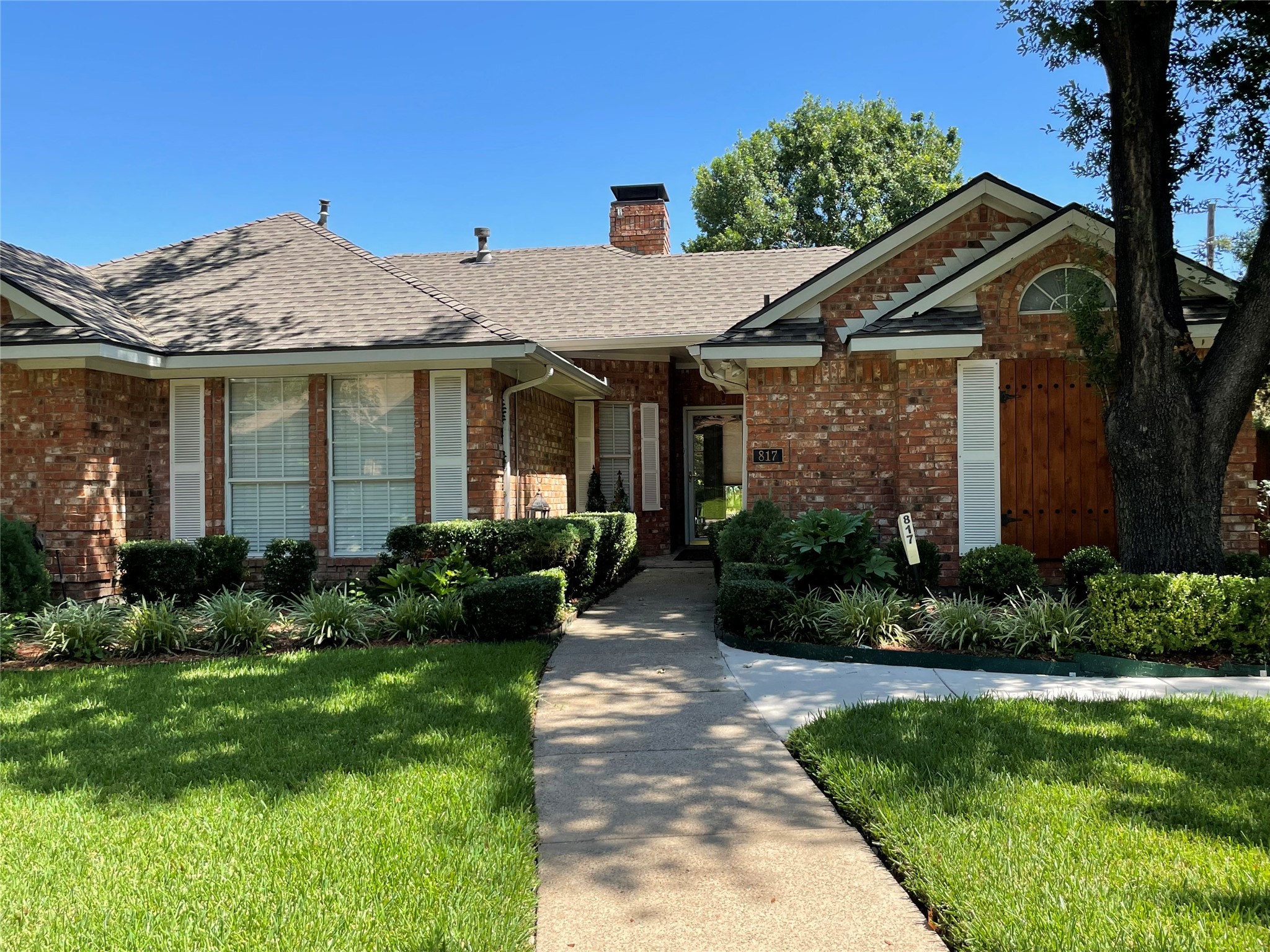 817 Robin Meadow Drive Desoto TX 75115