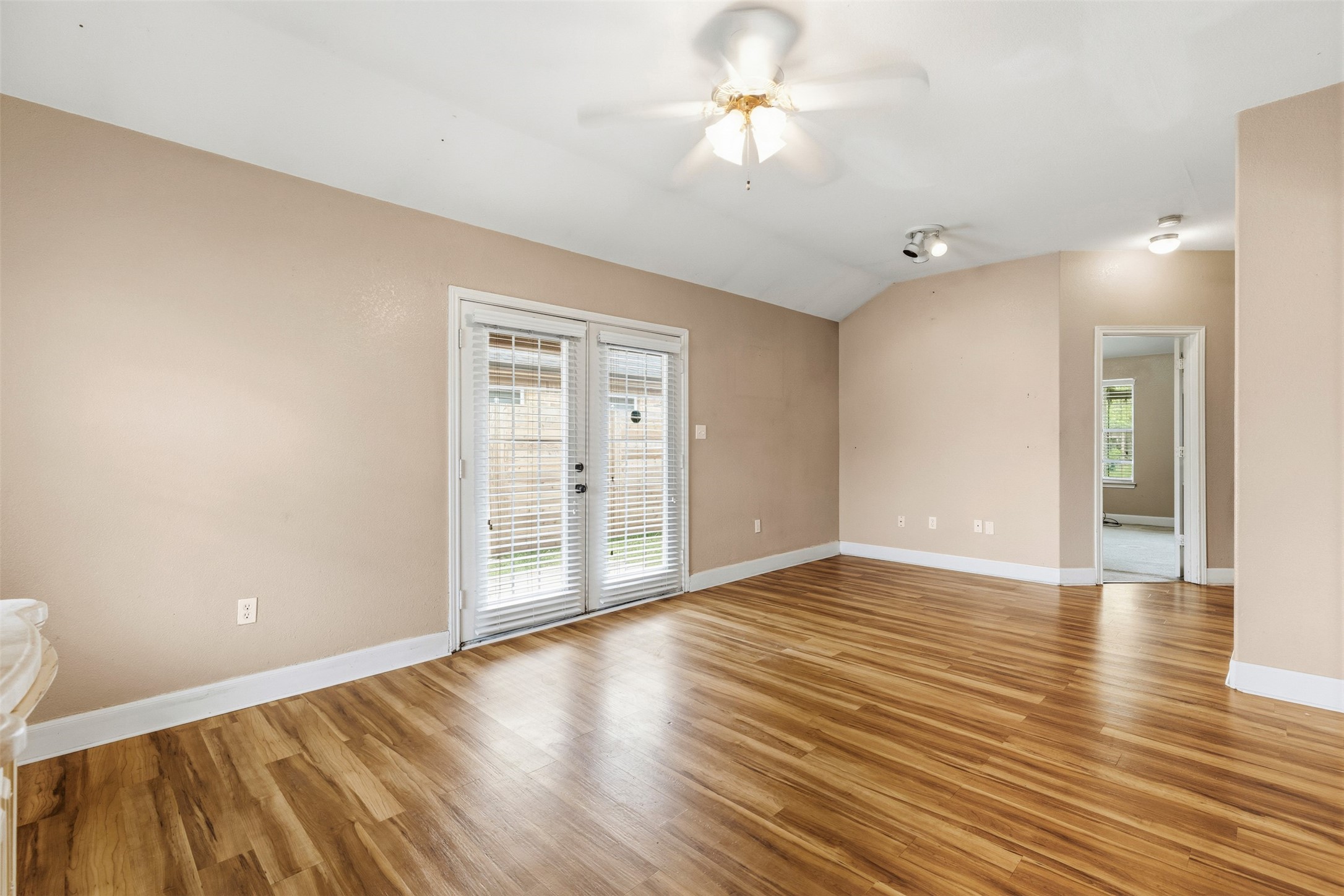 1905 E Alma Avenue Sherman TX 75090