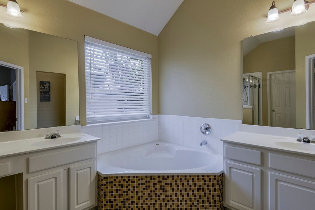 1718 Falcon Drive Corinth TX 76210