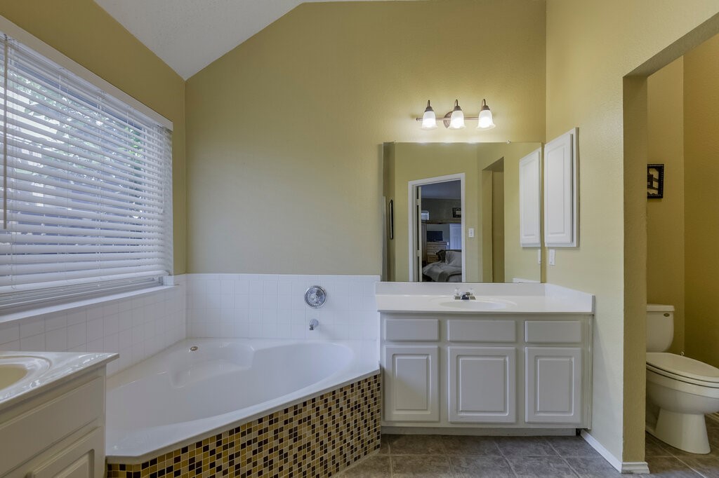 1718 Falcon Drive Corinth TX 76210