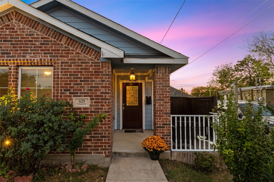 629 N Boulevard Terrace Dallas TX 75211
