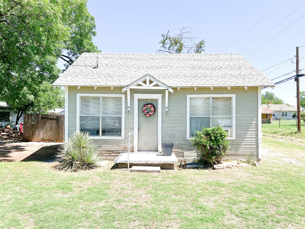 606 W Oregon Street Seymour TX 76380