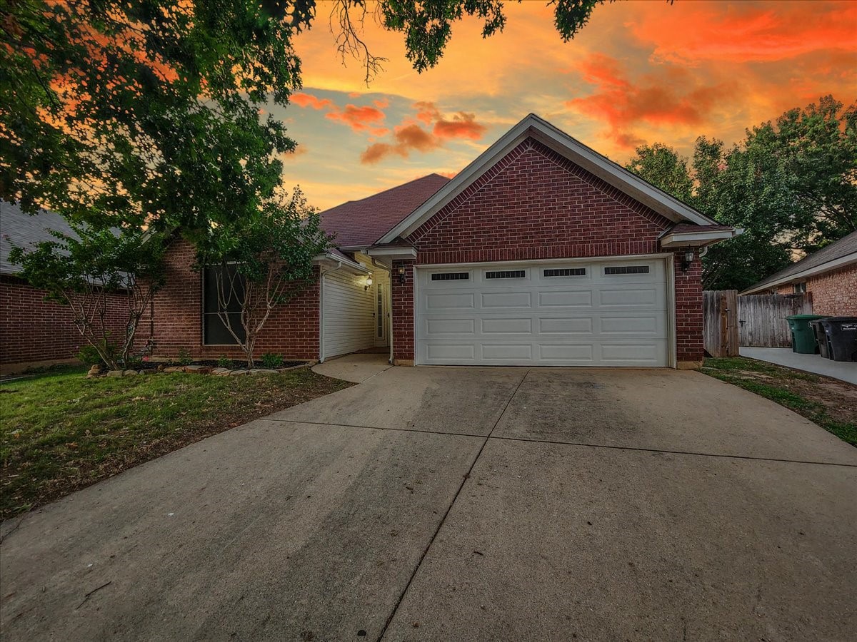 2716 Salado Trail Fort Worth TX 76118
