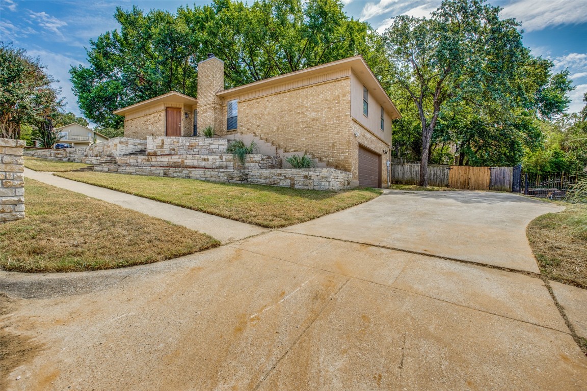 2208 Crooked Oak Court Arlington TX 76012
