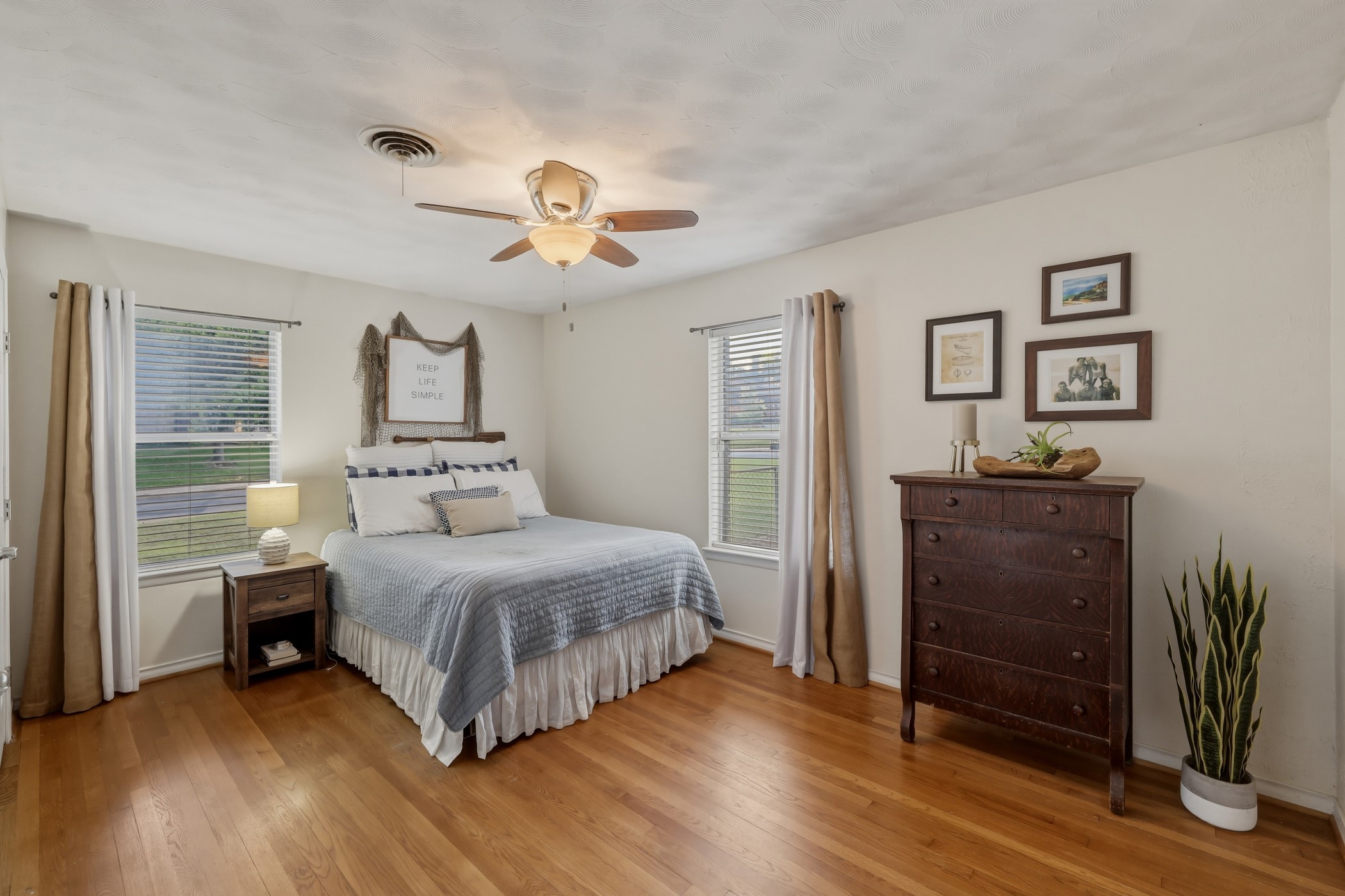 2367 Rockyglen Drive Dallas TX 75228
