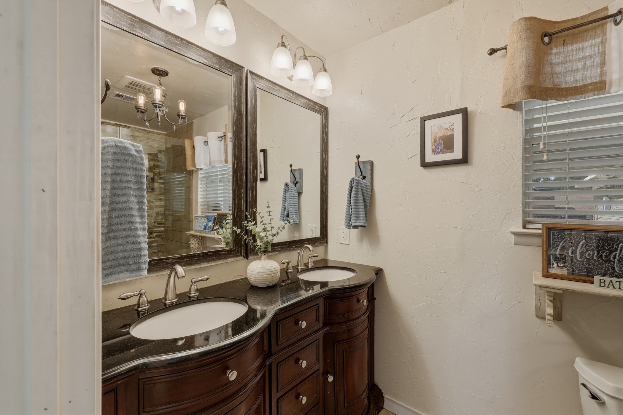 2367 Rockyglen Drive Dallas TX 75228