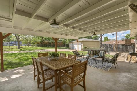 2367 Rockyglen Drive Dallas TX 75228