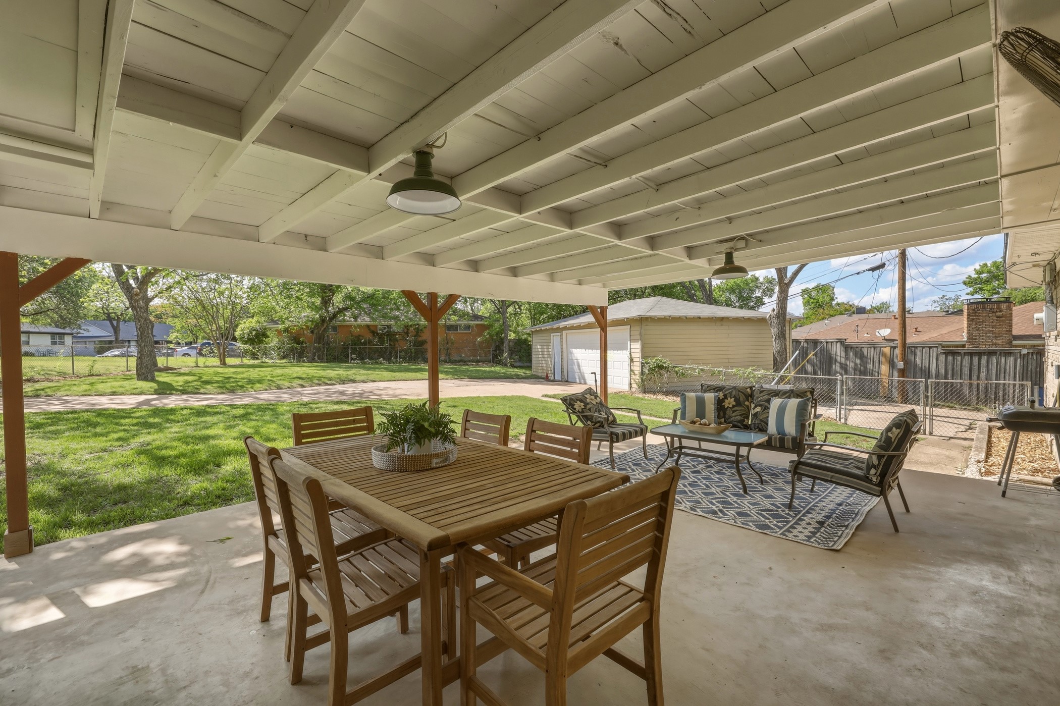 2367 Rockyglen Drive Dallas TX 75228
