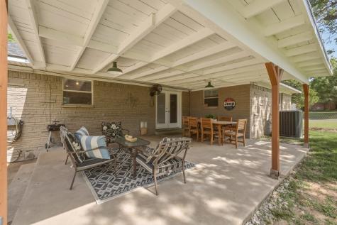 2367 Rockyglen Drive Dallas TX 75228