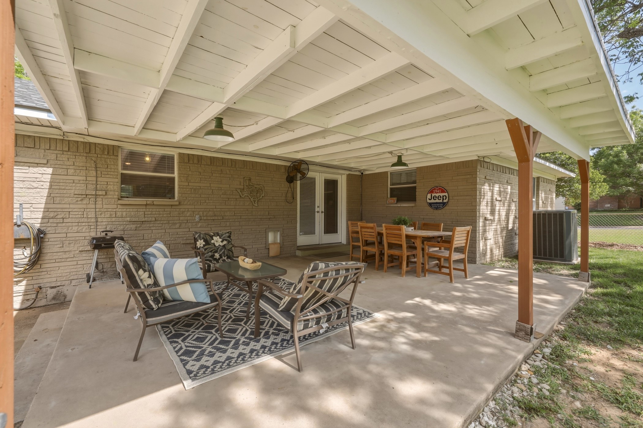 2367 Rockyglen Drive Dallas TX 75228