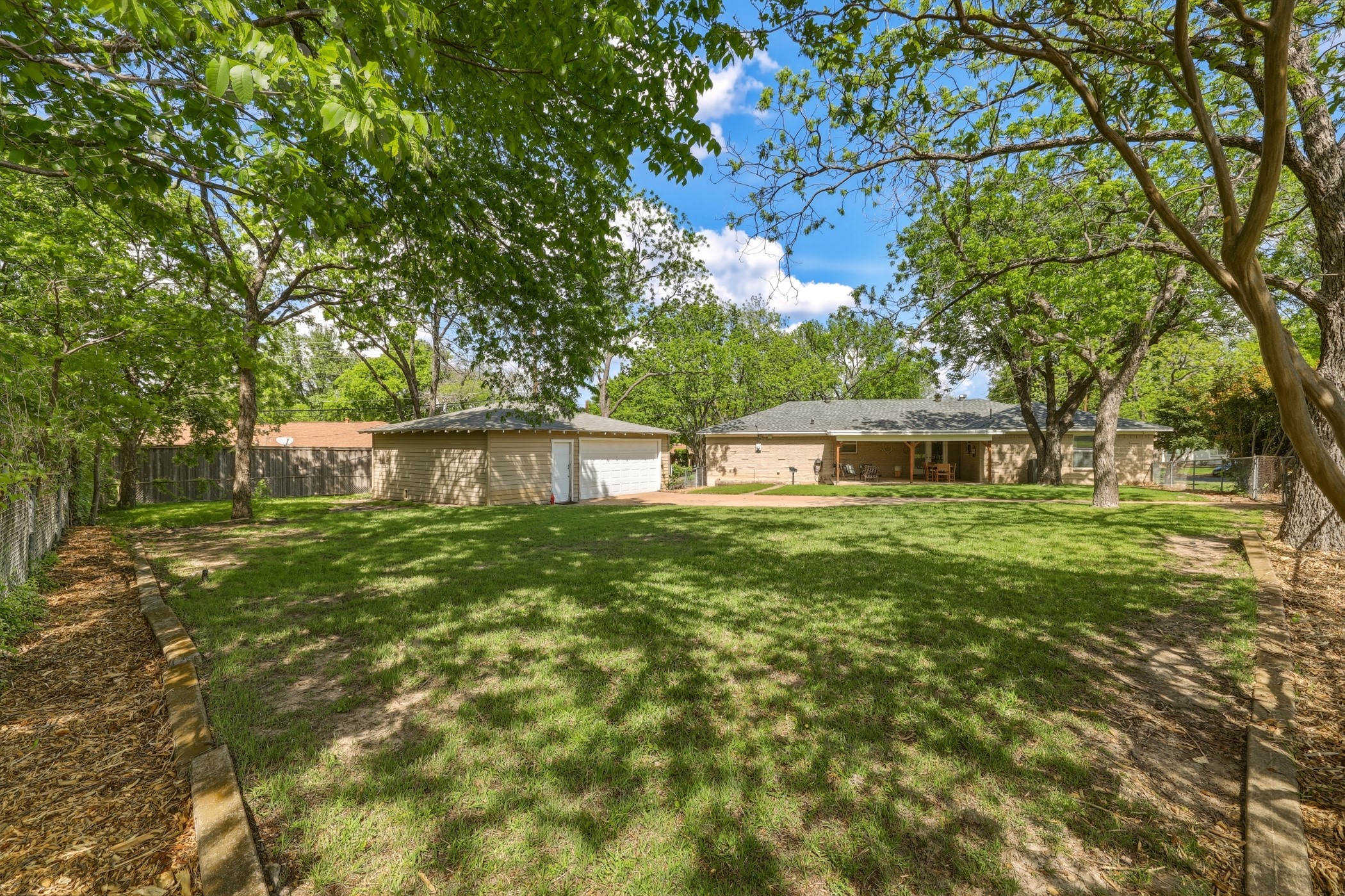 2367 Rockyglen Drive Dallas TX 75228