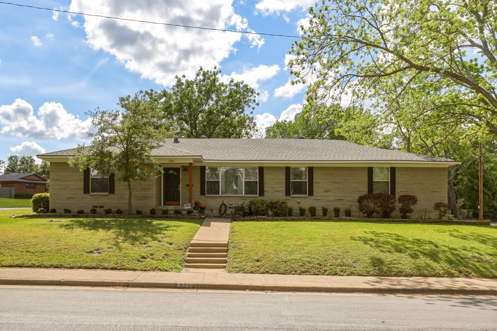 2367 Rockyglen Drive Dallas TX 75228