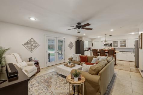 2367 Rockyglen Drive Dallas TX 75228