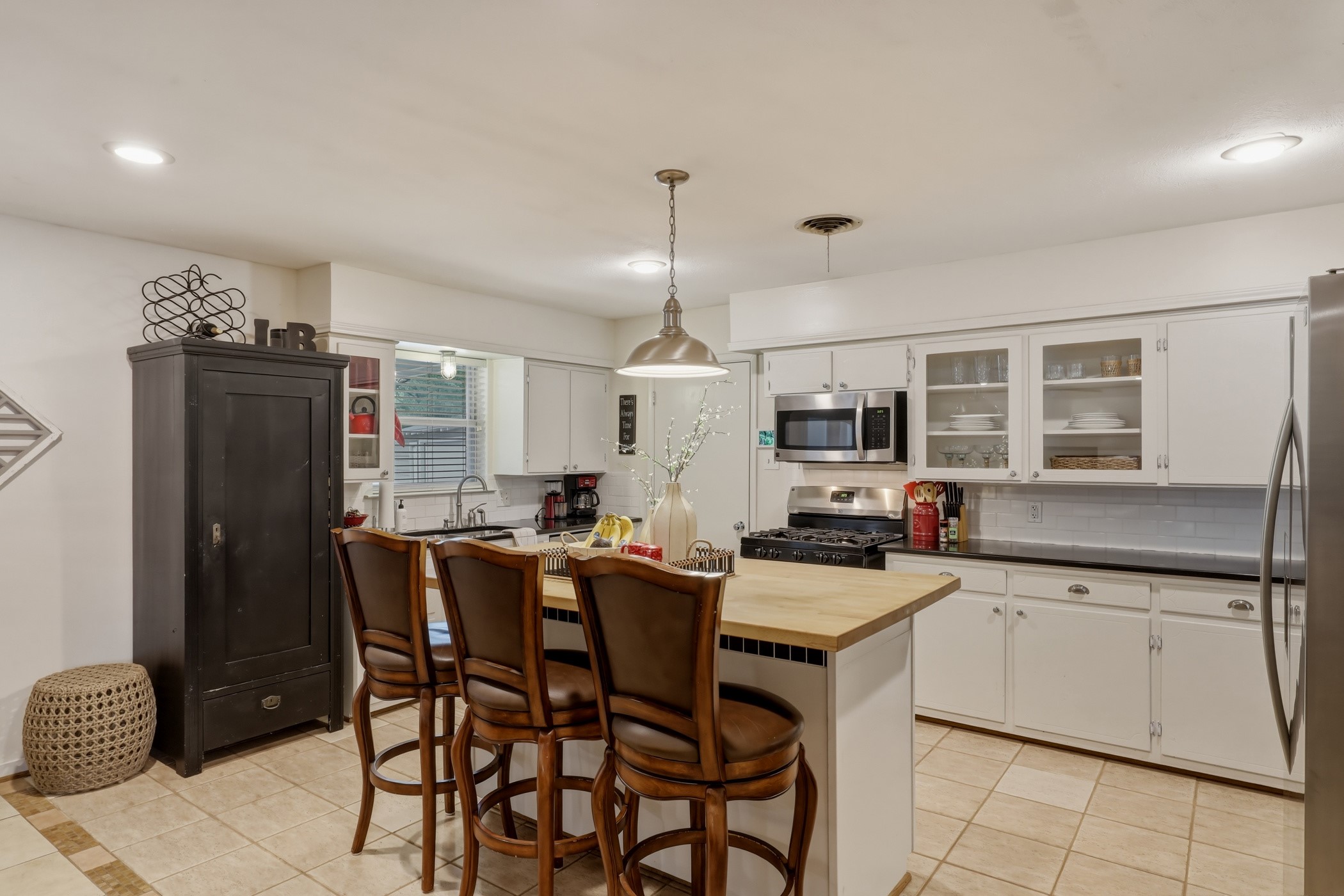 2367 Rockyglen Drive Dallas TX 75228