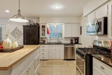 2367 Rockyglen Drive Dallas TX 75228