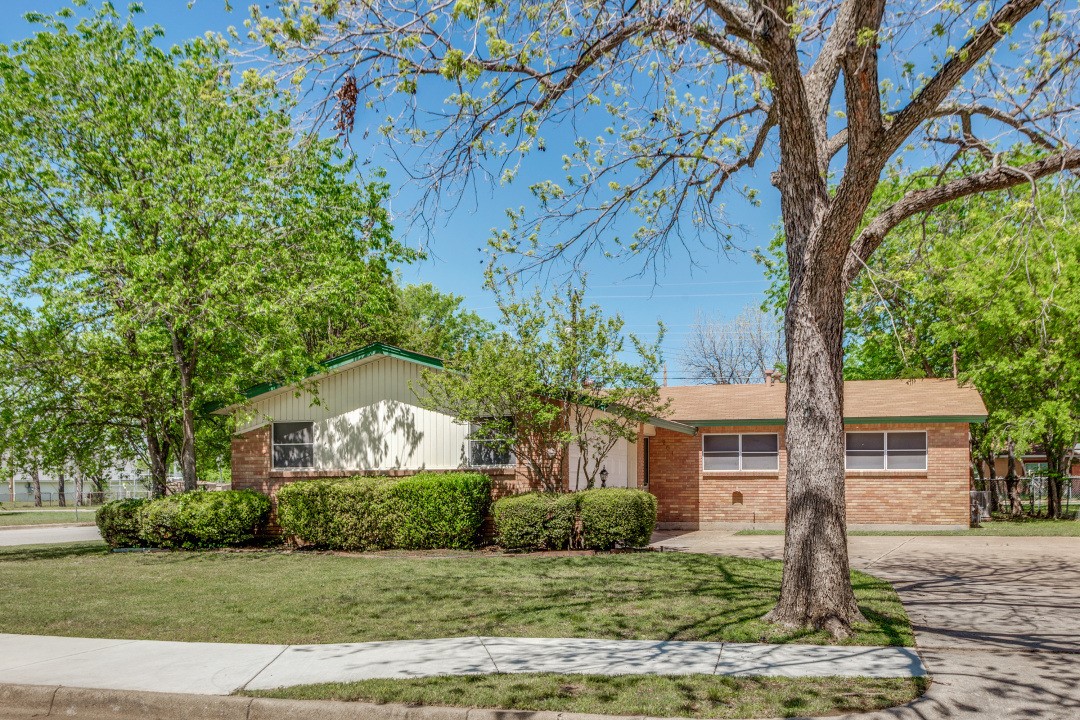 201 Wofford Way Saginaw TX 76179