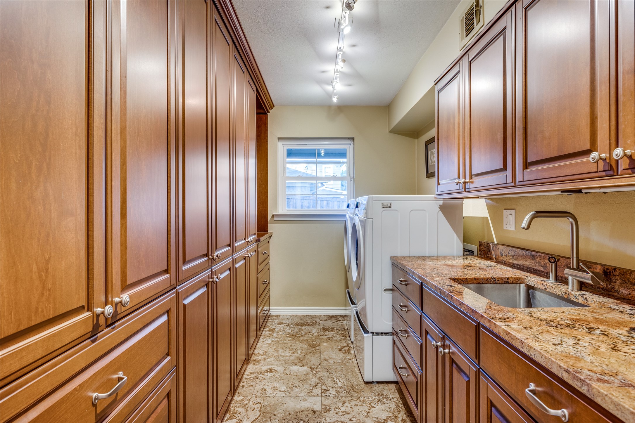 10626 Cox Lane Dallas TX 75229