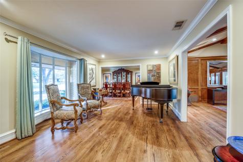 10626 Cox Lane Dallas TX 75229