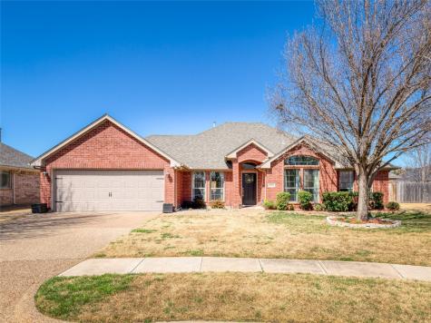 10810 Eagle Court Benbrook TX 76126