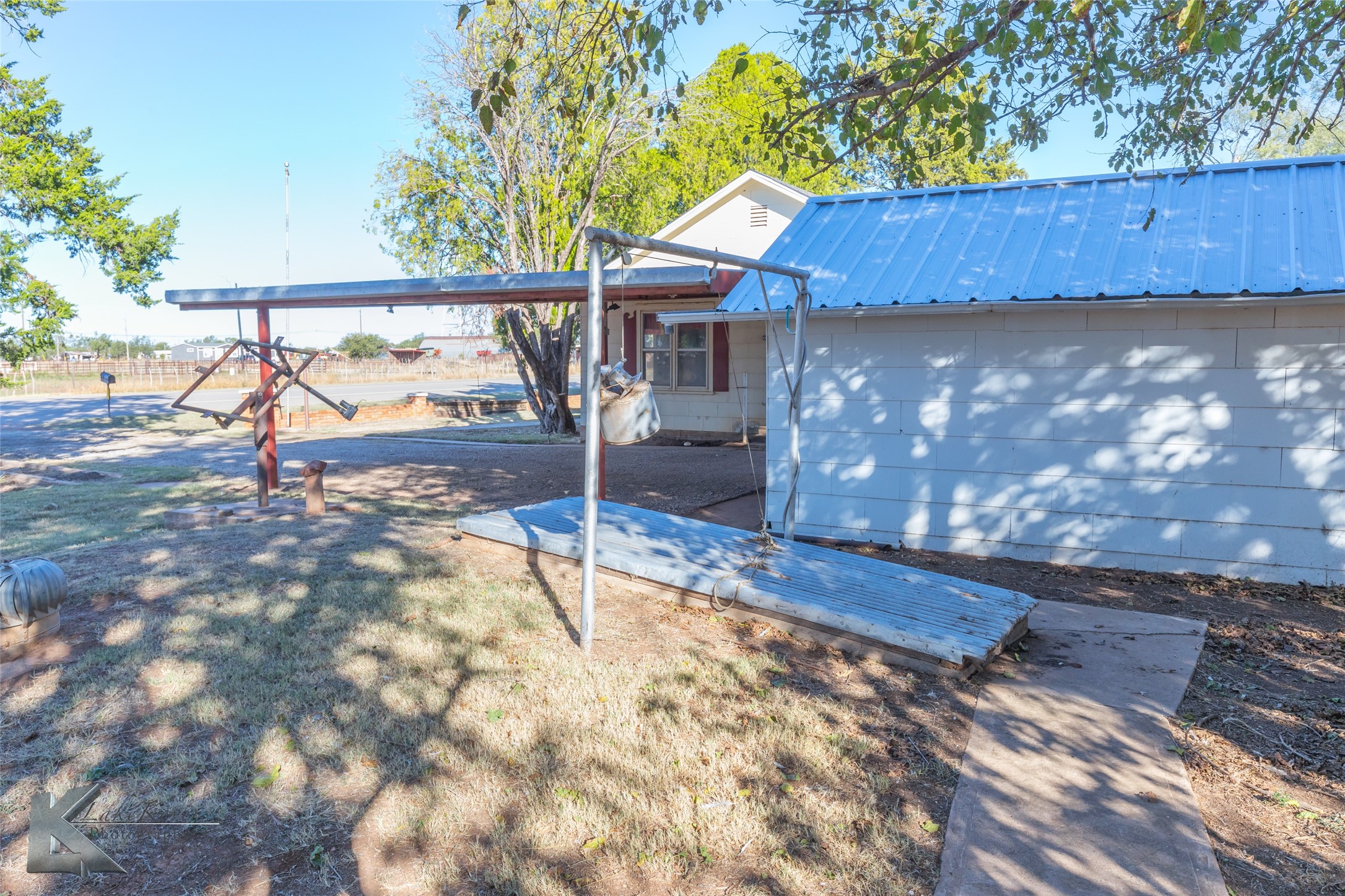 405 S Hinton Street Benjamin TX 79505