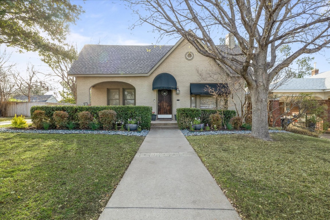 2016 Thomas Place Fort Worth TX 76107