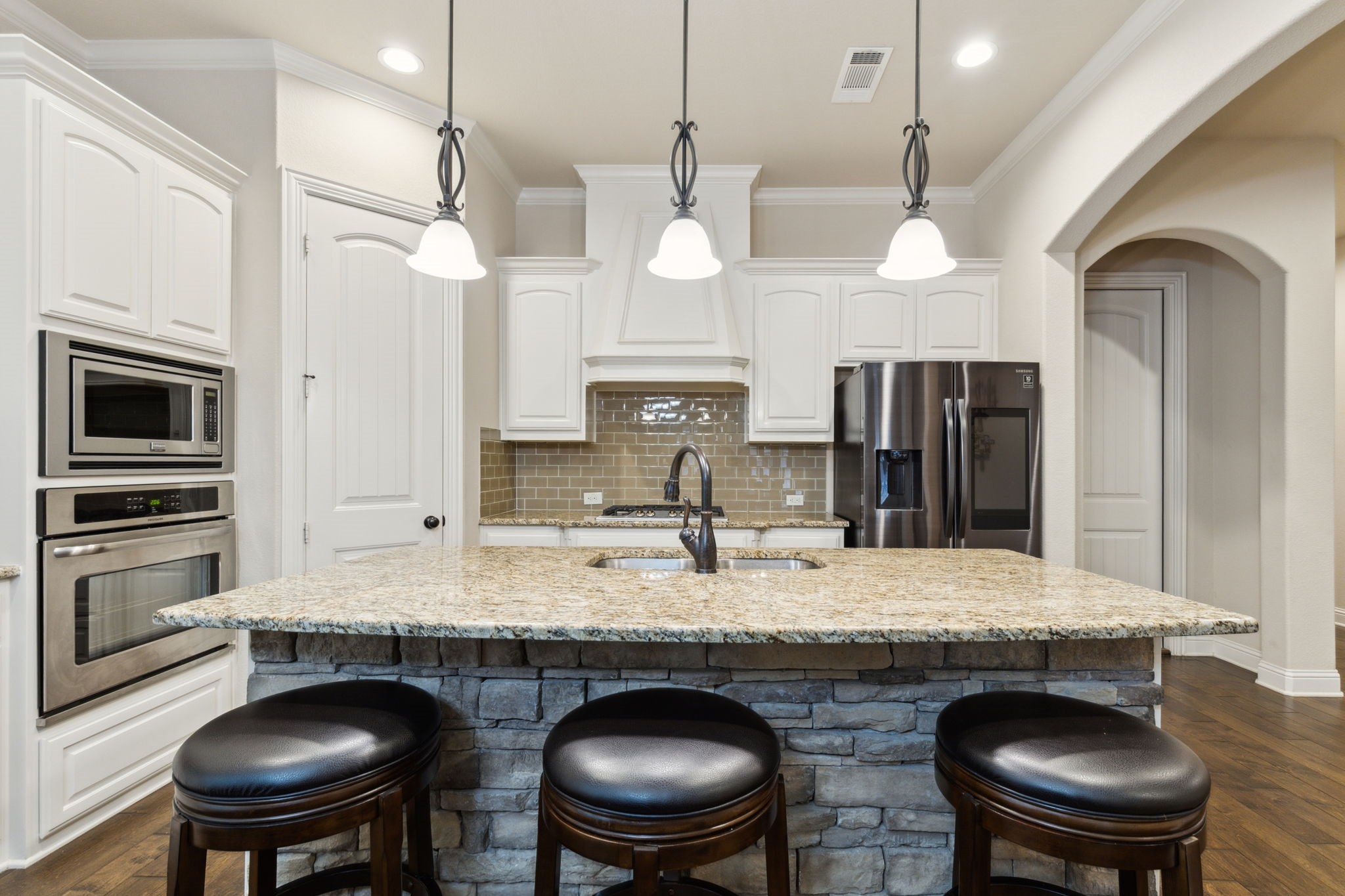2504 Moores Landing Arlington TX 76016
