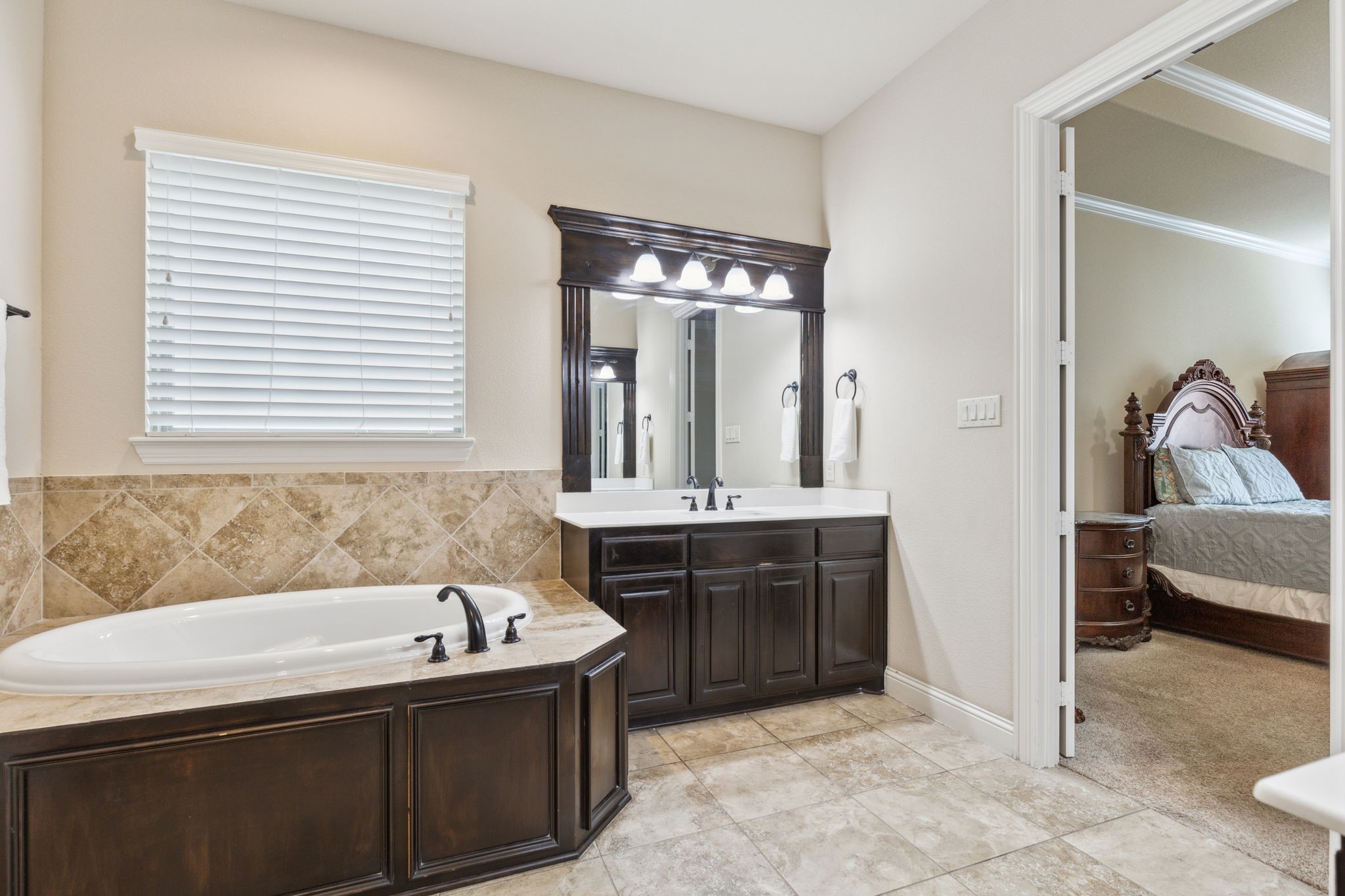 2504 Moores Landing Arlington TX 76016