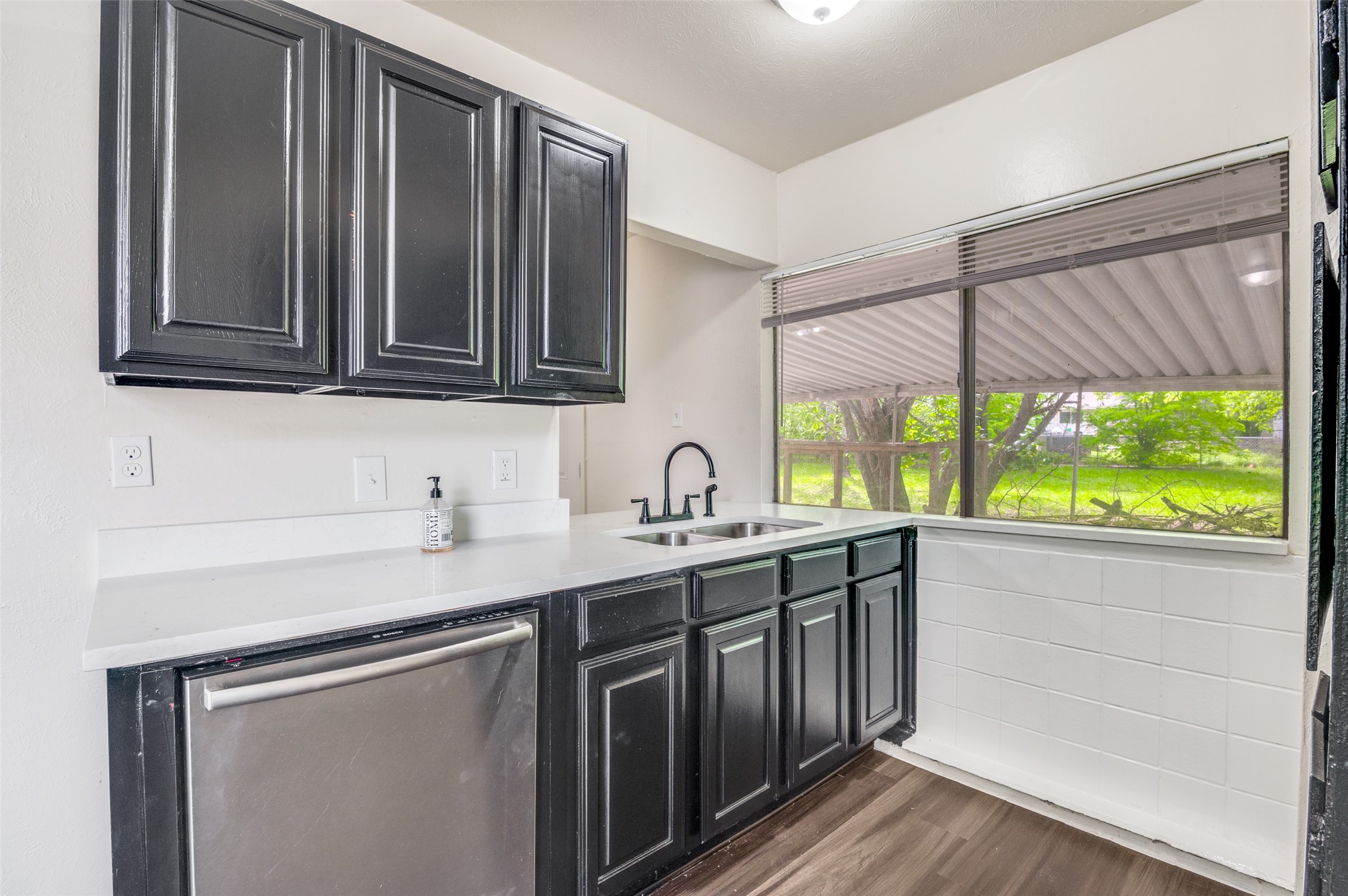 1519 Oakbrook Street Lancaster TX 75134