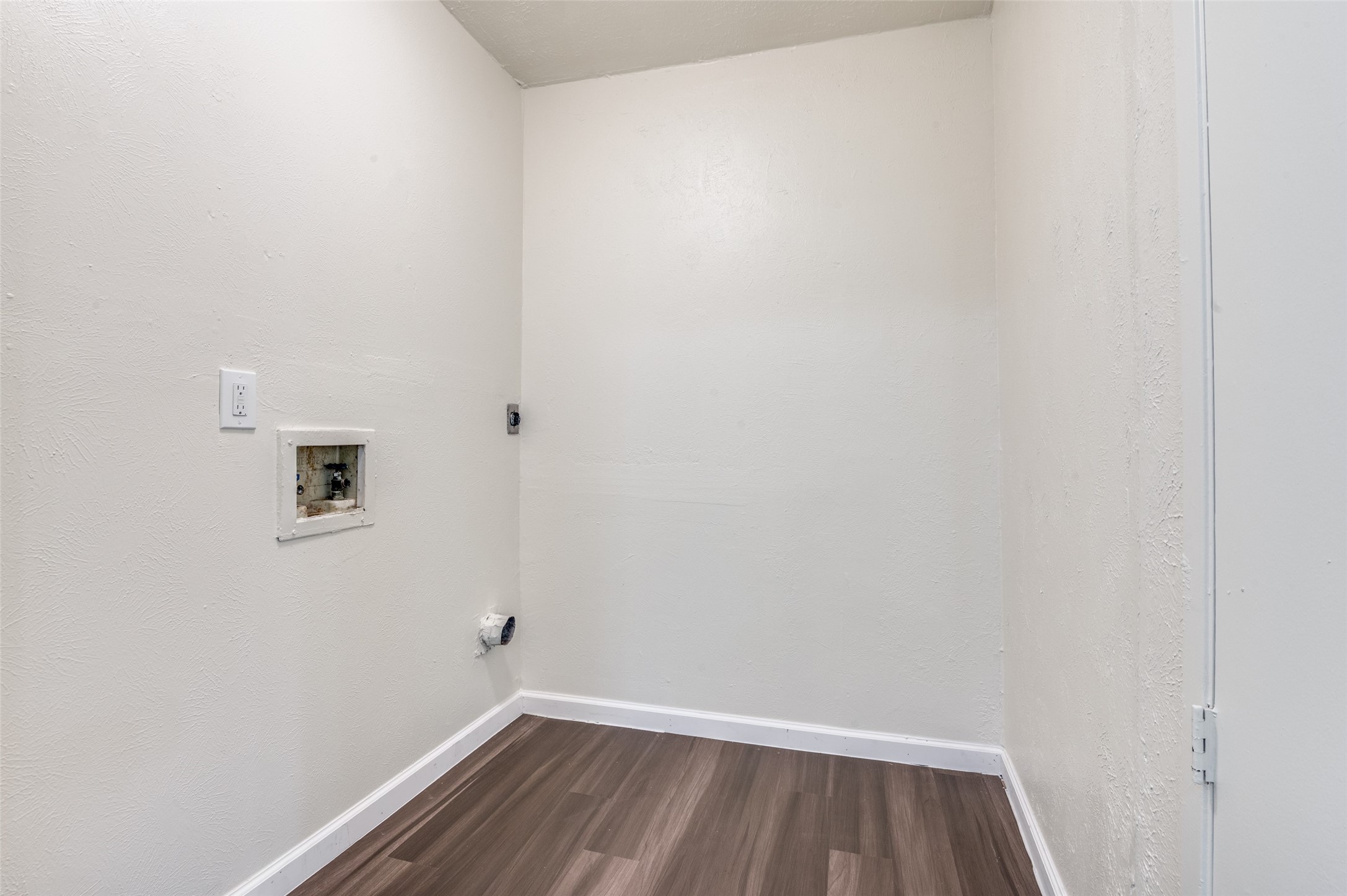 1519 Oakbrook Street Lancaster TX 75134