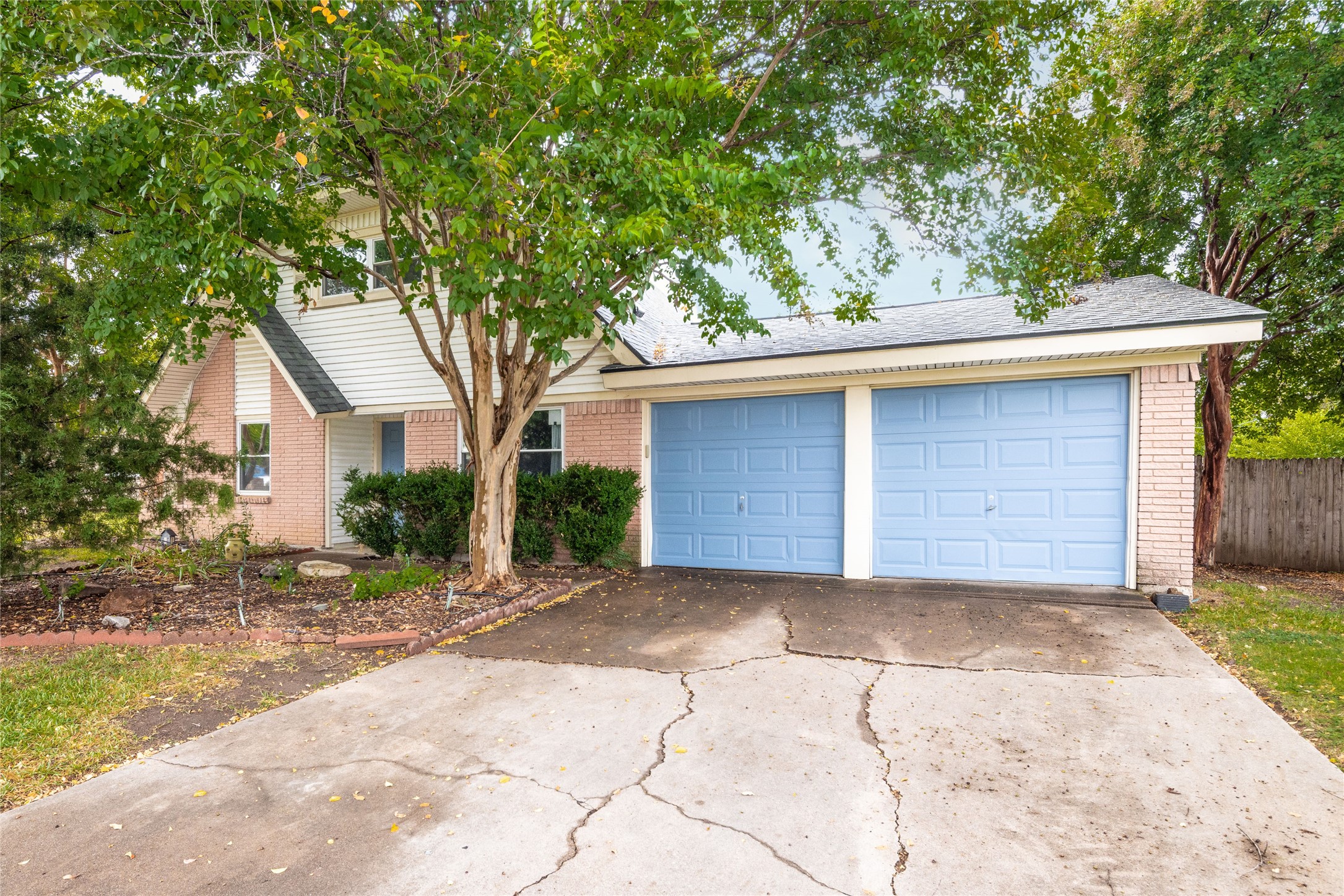 779 Briarwood Lane Hurst TX 76053