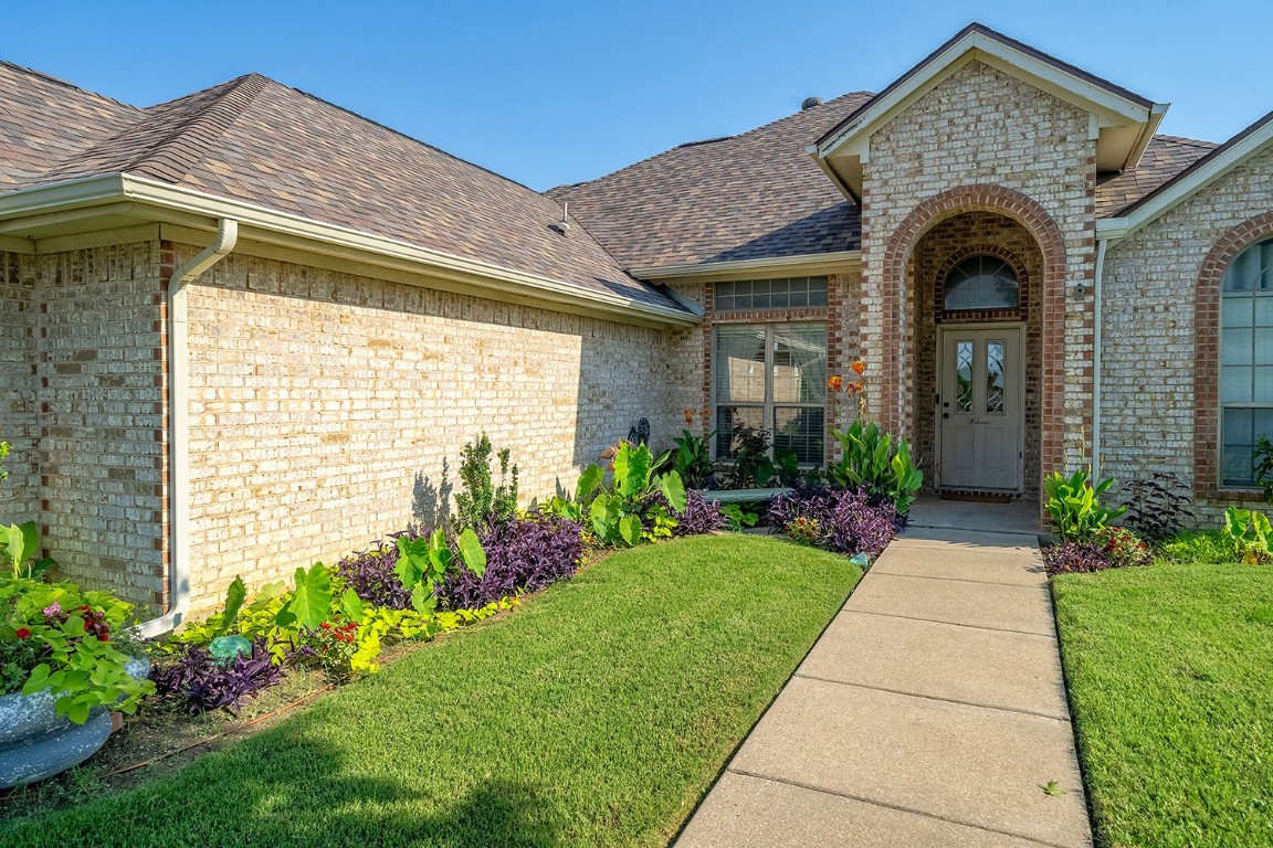 418 Woodlawn Street Krum TX 76249
