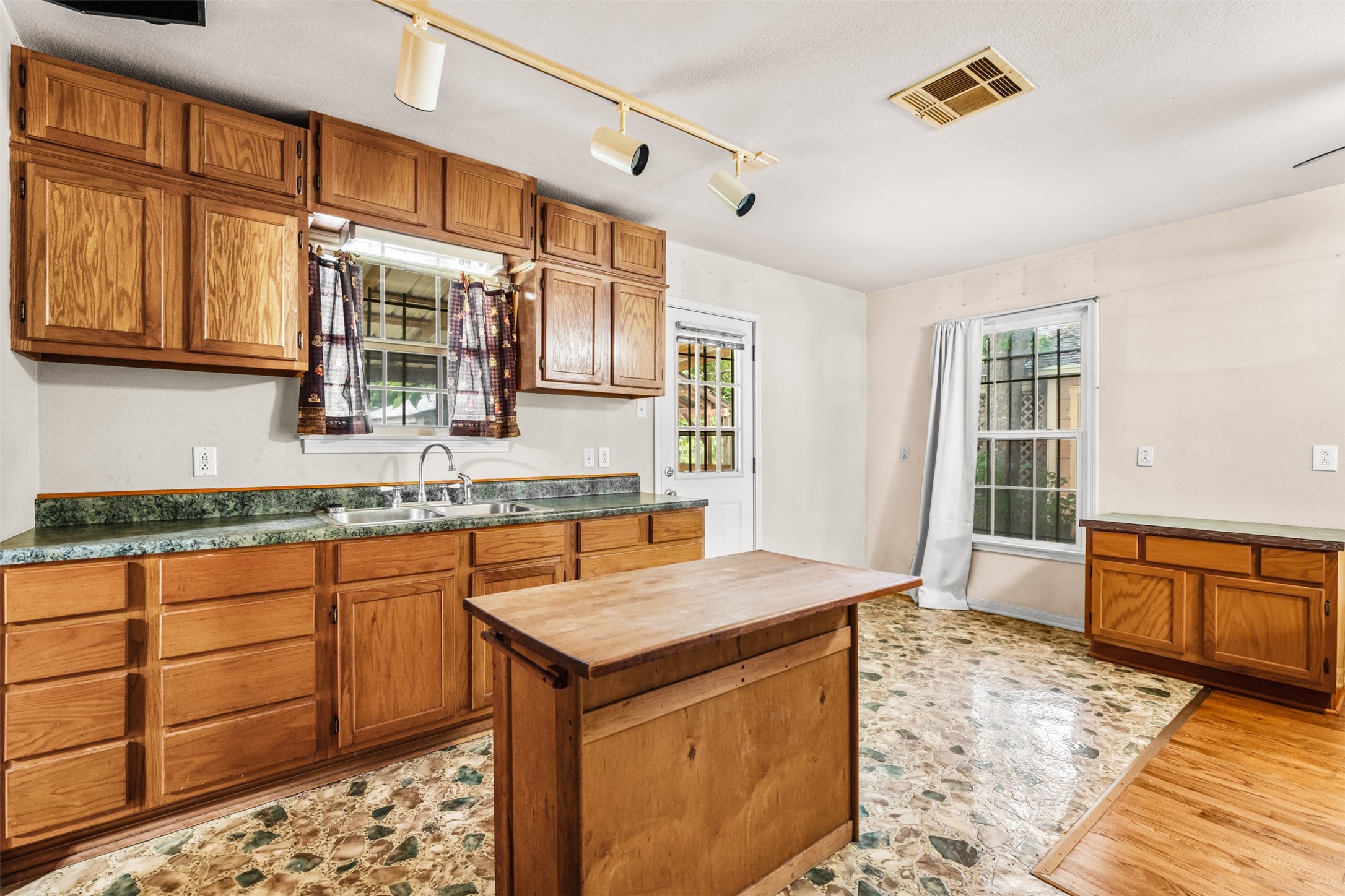 3721 Sanger Avenue Waco TX 76710