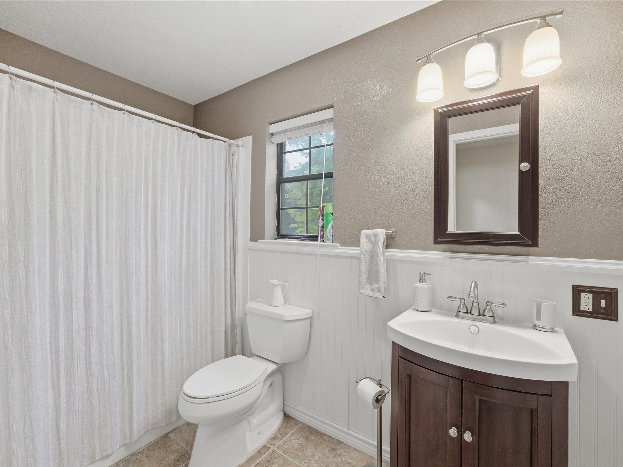 308 Oakwood Street Chico TX 76431