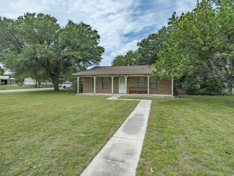 308 Oakwood Street Chico TX 76431