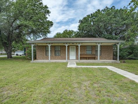 308 Oakwood Street Chico TX 76431