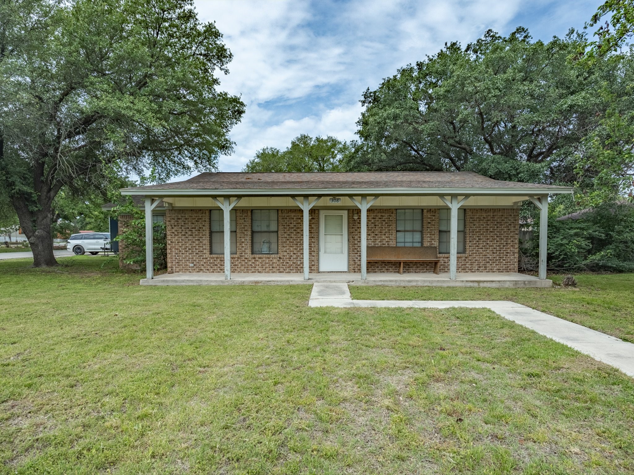 308 Oakwood Street Chico TX 76431