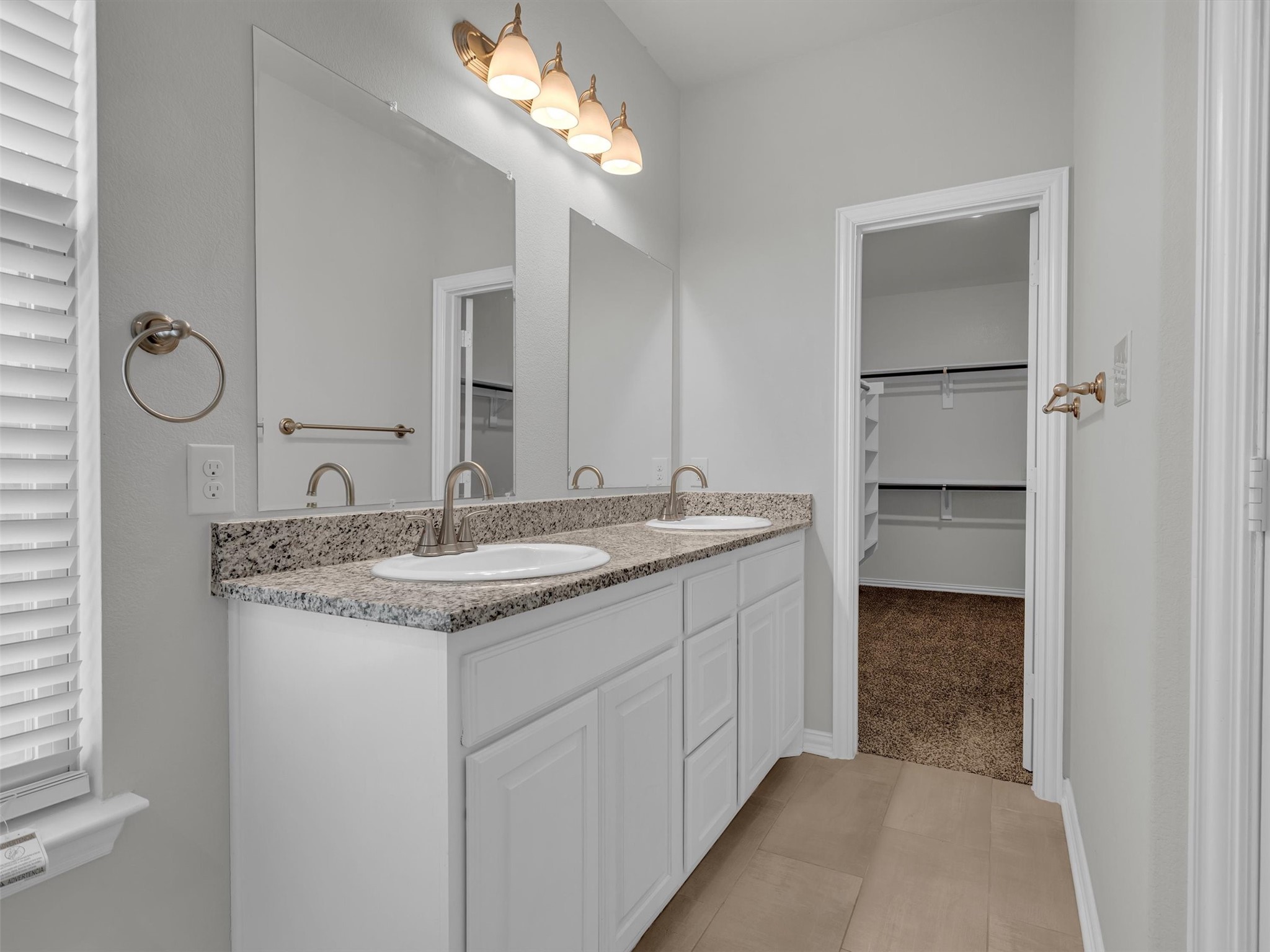 2811 W Washington Street Denison TX 75020