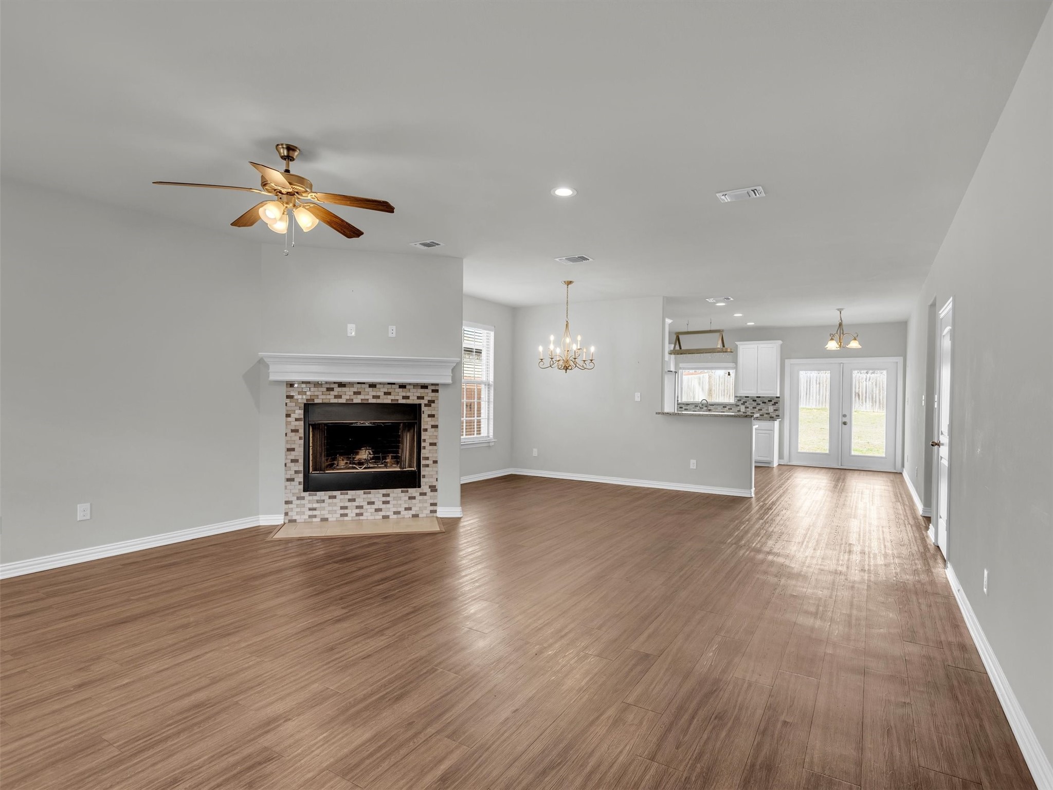 2811 W Washington Street Denison TX 75020