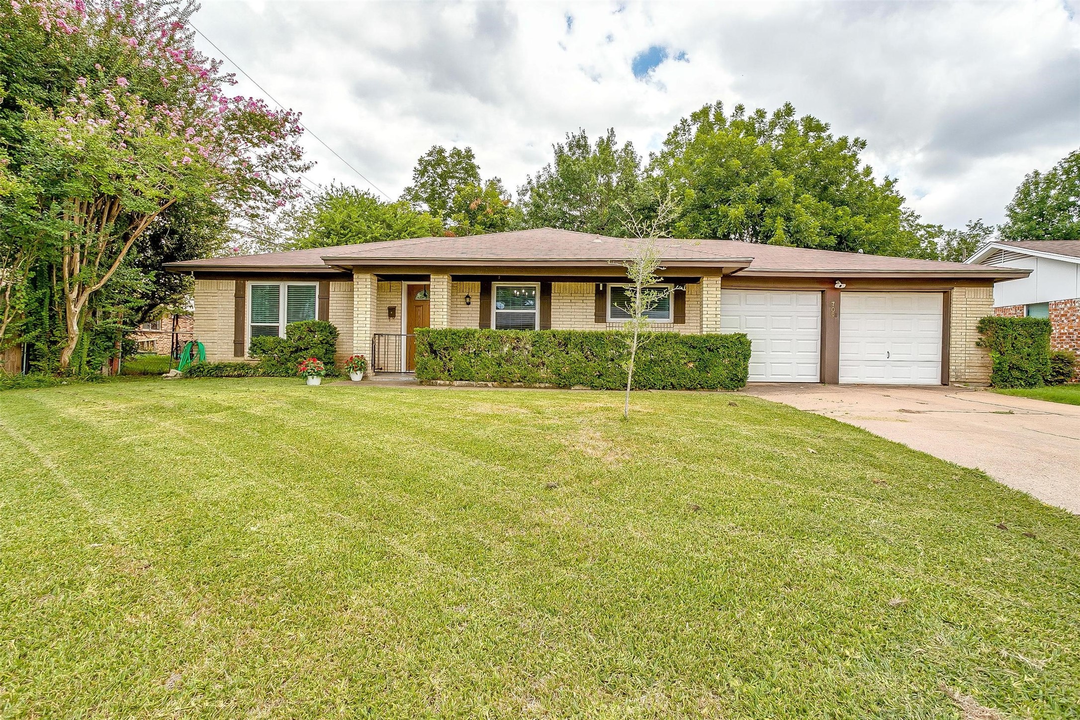 709 Ash Street Burleson TX 76028